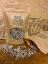 Load image into Gallery viewer, B'samim Winter Box